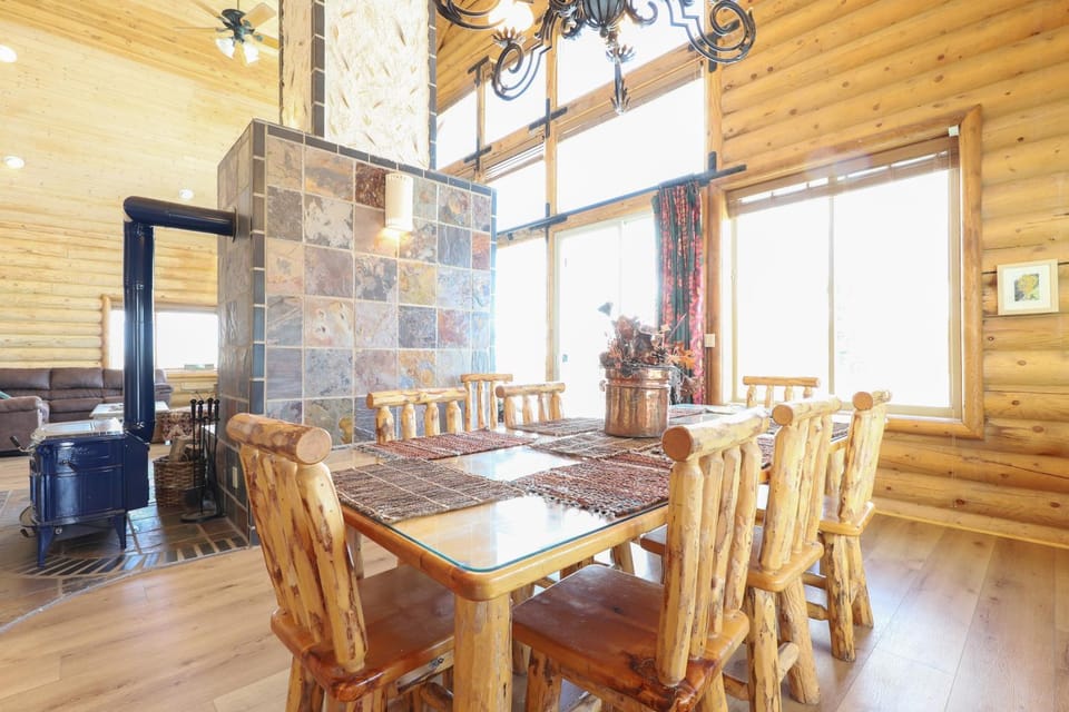 Brian Head Cabin Minutes from Slopes w/ Game Room! Cabin in Brian Head