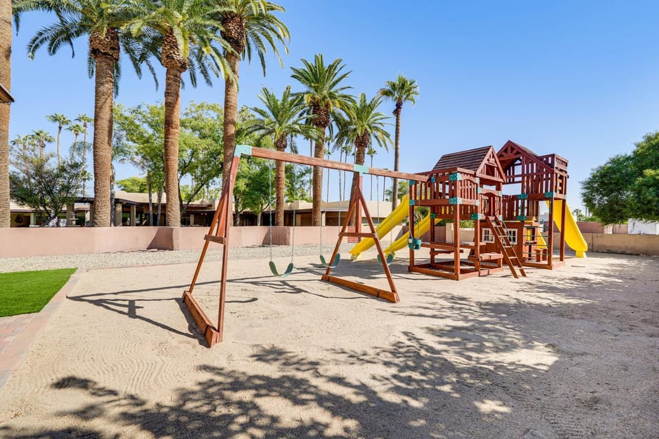 2 Mi to Old Town The Grand Palms Estate with Pool Villa in Paradise Valley