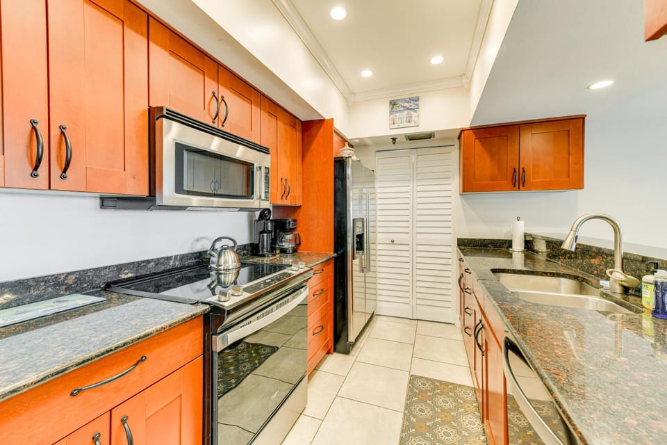 Walk to Redington Beach: Gulf-View Retreat House in Redington Shores