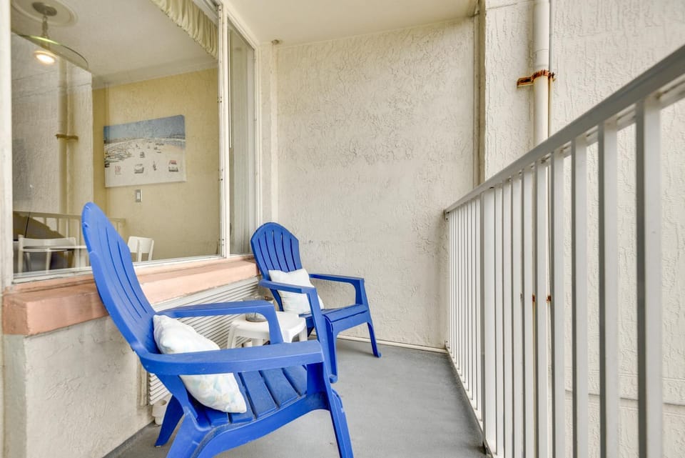 Daytona Beach Studio w/ Private Lanai 1 Mi to Pier Apartment in Florida