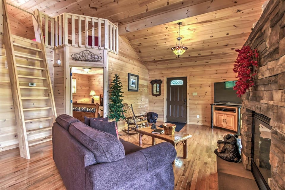Hot Tub & Loft: Mountain-View Sevierville Cabin Cabin in Sevier County