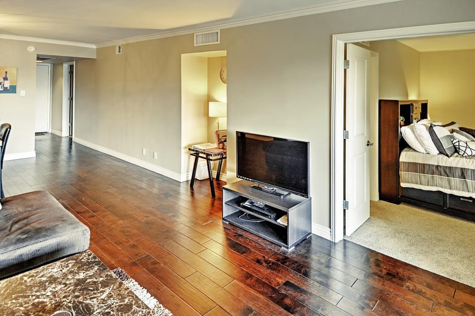 < 1 Mi to Old Town! Couples Haven w/ Pool Access House in Scottsdale