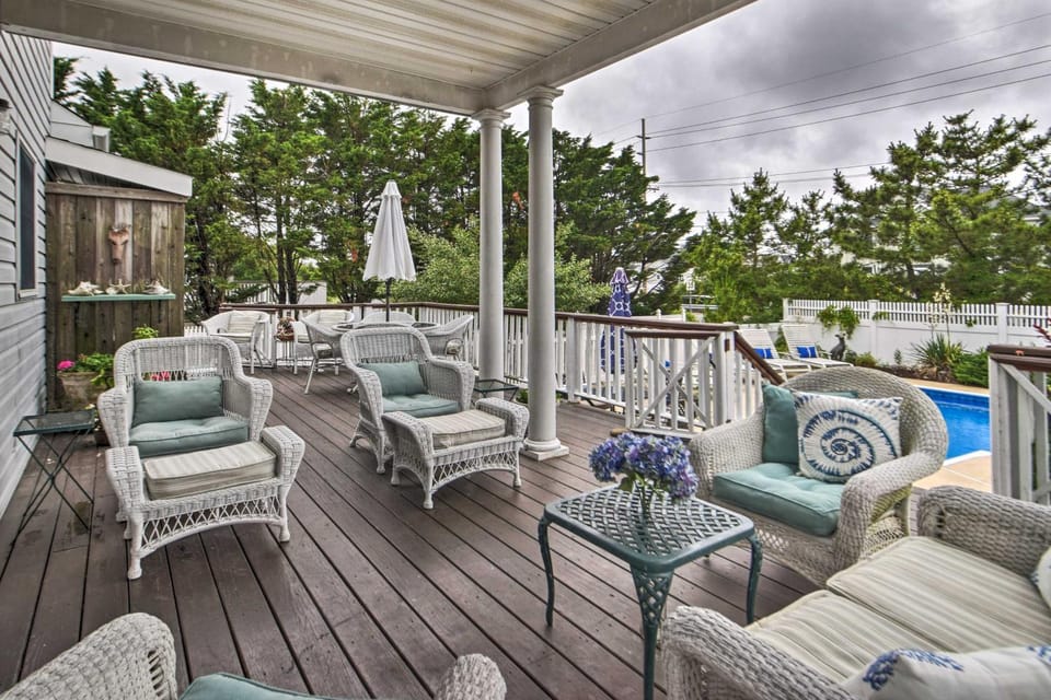 Cozy Mantoloking Home in Private Beach Association House in Brick