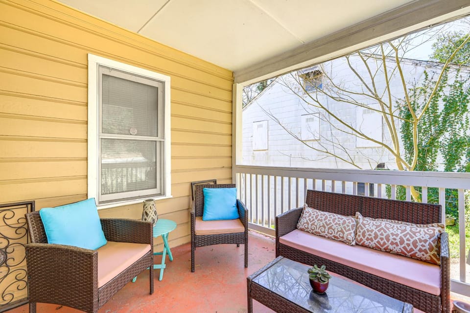 5 Mi to Dtwn ATL! Family Home w/ Veranda & Yard House in Atlanta