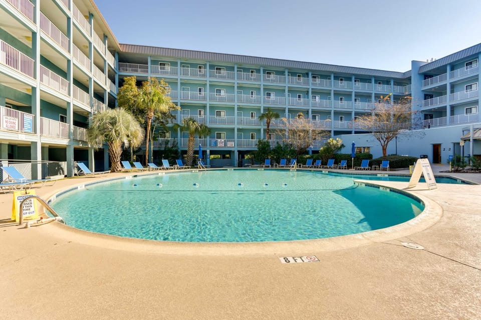 Walk to Beach: Hilton Head Resort Condo w/ Pools! House in Hilton Head Island