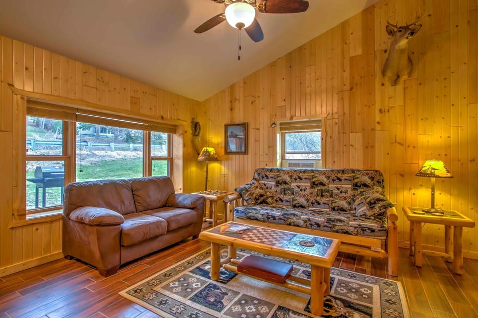 Cabin by the River: Visited by Treehouse Masters! Cabin in Iowa