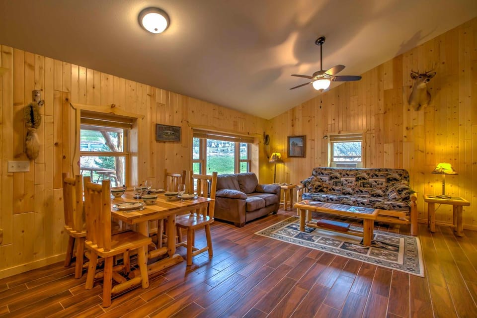 Cabin by the River: Visited by Treehouse Masters! Cabin in Iowa