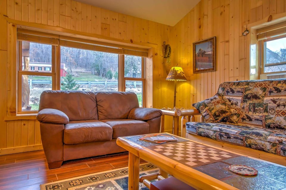 Cabin by the River: Visited by Treehouse Masters! Cabin in Iowa