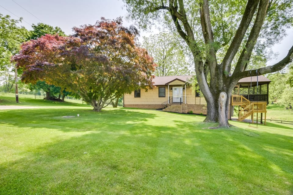 2 Mi to Wineries: Calm Cottage on 90 Acres w/ Barn House in Pennsylvania