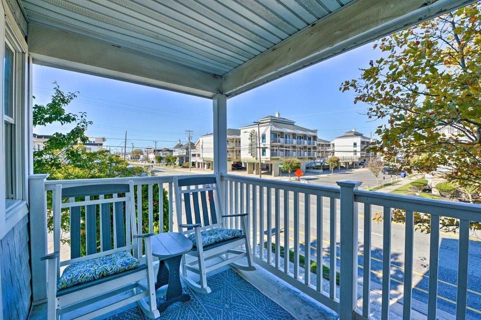 Wildwood Townhome w/ Patio: 1 Block To The Beach! House in Wildwood