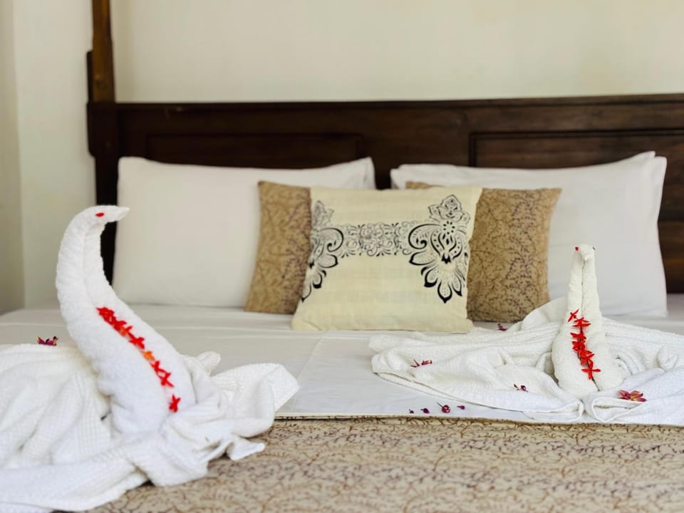 Bedroom, towels
