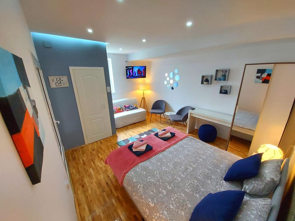 Photo of the whole room