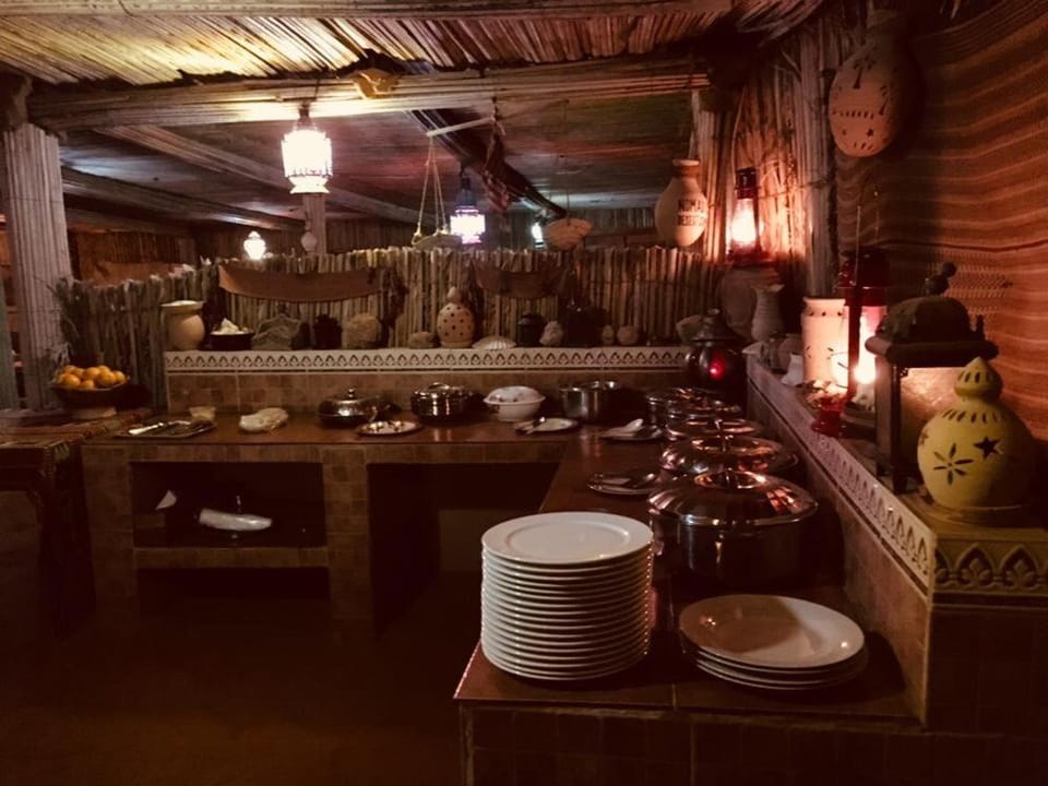 Restaurant/places to eat, Food and drinks, Food