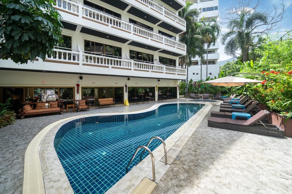 Property building, Patio, Day, Garden, Garden view, Pool view, Swimming pool, Swimming pool, sunbed
