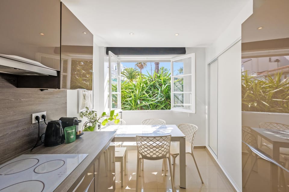 Festival YourHostHelper Apartment in Cannes