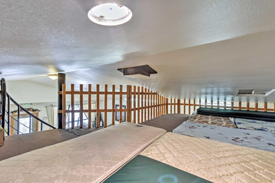 Huge Preston Cabin w/ Game Room & Mountain Views! Cabin in Idaho