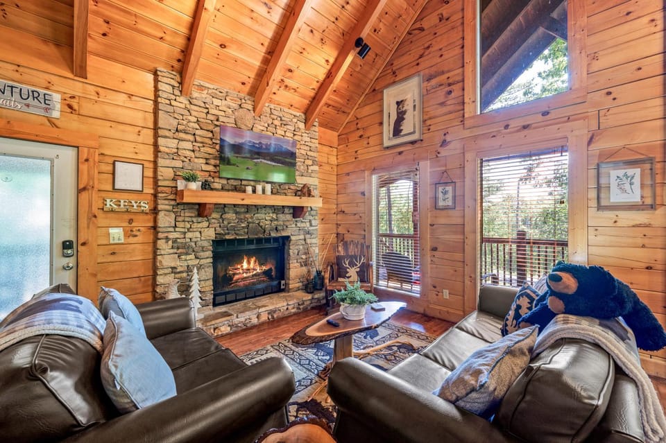 Sevierville Cabin w/ Deck: Minutes to Pigeon Forge Cabin in Pigeon Forge