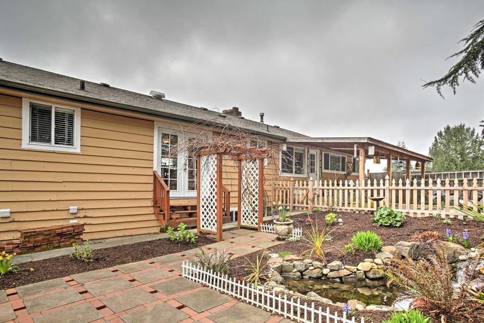 SeaTac House with Patio, 15 Mi to Downtown Seattle! House in SeaTac