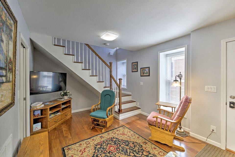 Charming Historic Condo - Walk to Downtown & UW House in Laramie