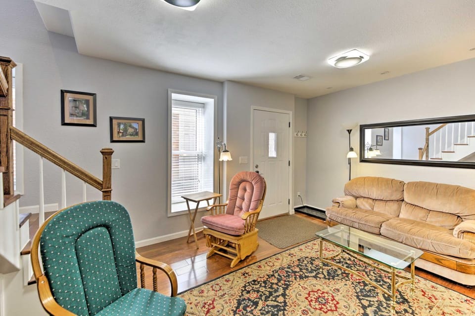 Charming Historic Condo - Walk to Downtown & UW House in Laramie