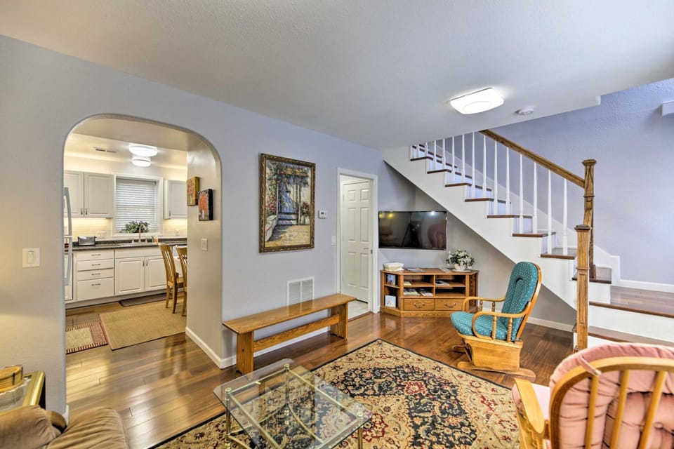 Charming Historic Condo - Walk to Downtown & UW House in Laramie
