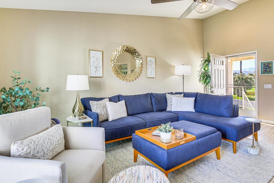 Luxe Desert Falls Country Club Condo w/ Mtn Views! House in Palm Desert