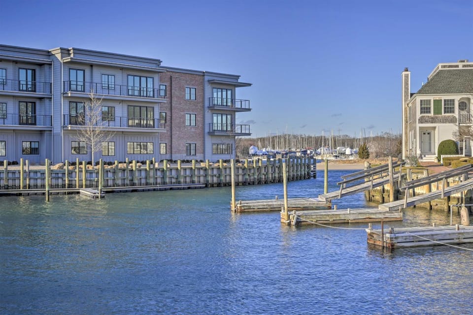Quaint DT Greenport Apt - 2 Mi to Shelter Island! Apartment in Greenport