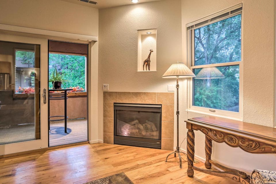 Downtown Manitou Springs Home: Tranquil Creek View House in Manitou Springs