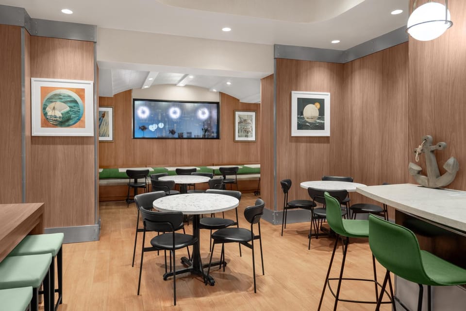 Seating area, Breakfast, Breakfast