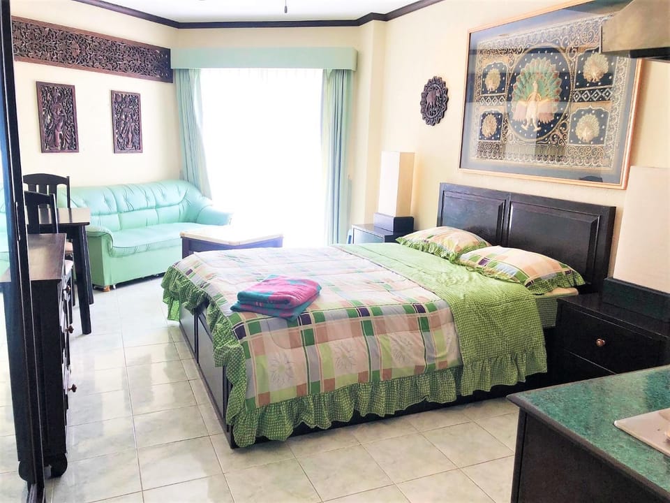 Seating area, Bedroom