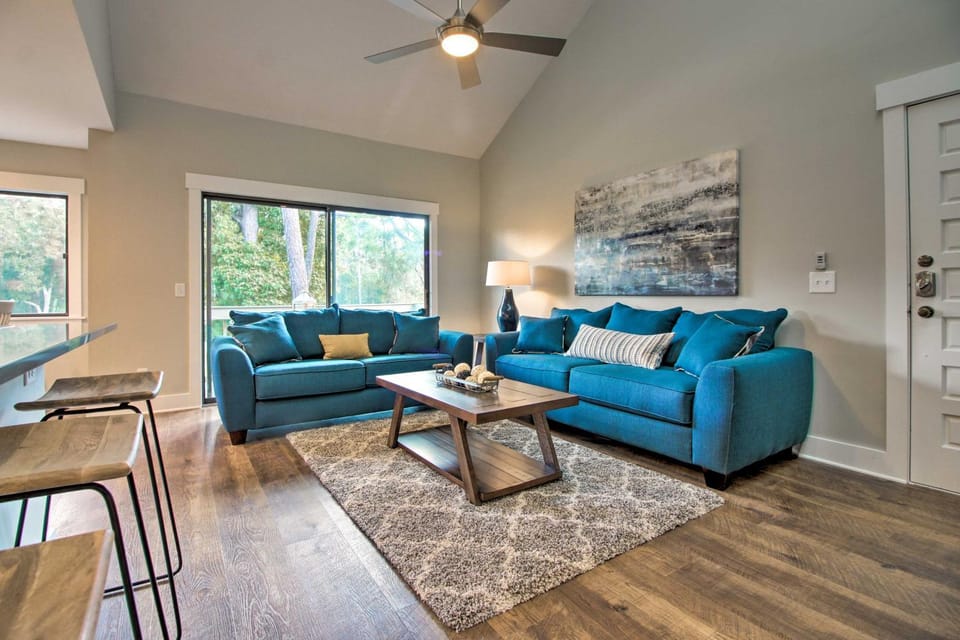 Villa w/ Golf Course Views, Walk to Harbour Town! House in Hilton Head Island