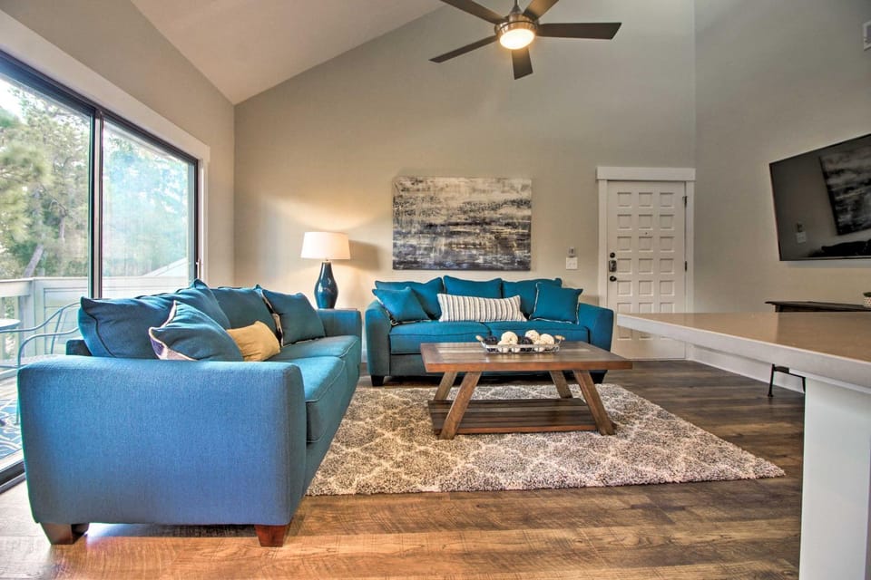 Villa w/ Golf Course Views, Walk to Harbour Town! House in Hilton Head Island