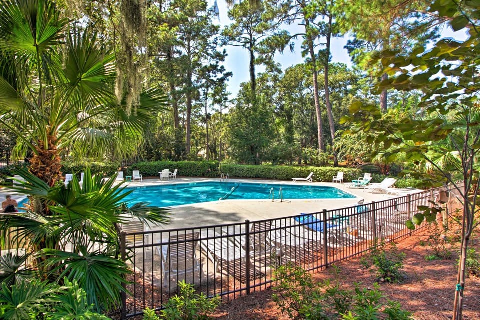 Villa w/ Golf Course Views, Walk to Harbour Town! House in Hilton Head Island
