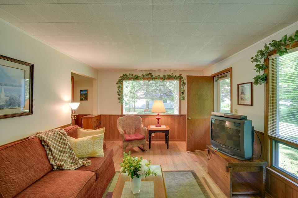 'Cherry Cottage' - Walk to Peninsula State Park! House in Ephraim