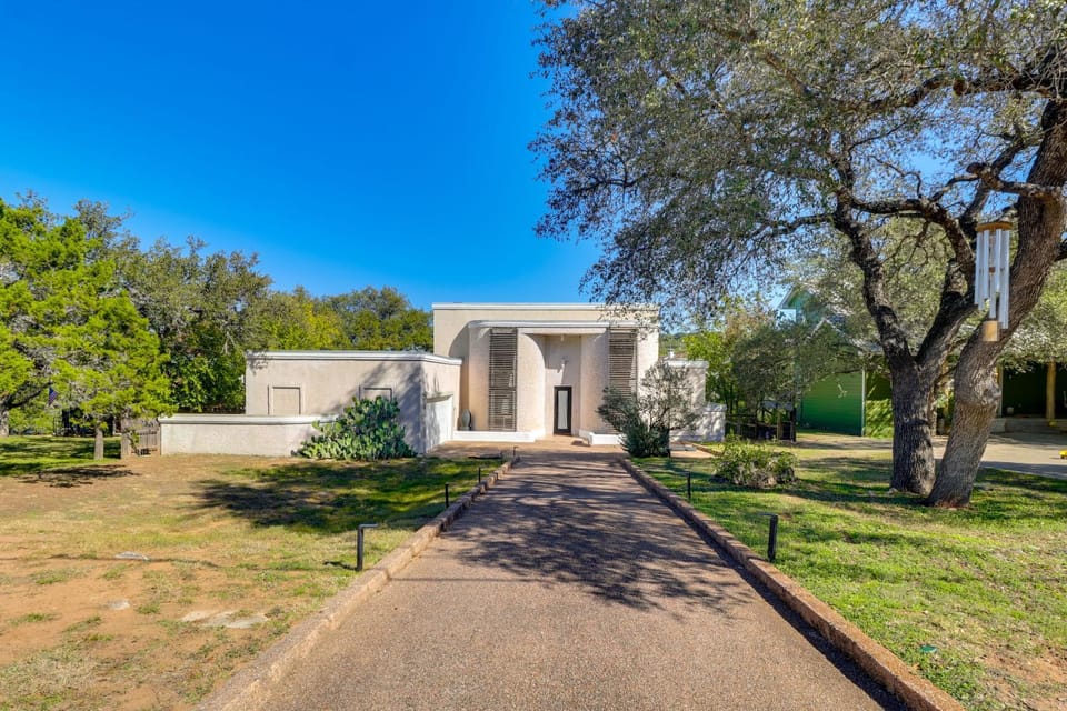 Waterfront Lake Travis Luxury Home with Large Deck! House in Briarcliff