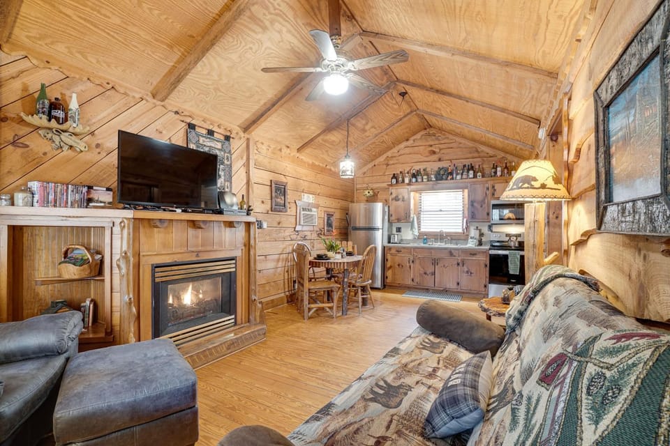 Secluded Family Retreat in Dahlonega w/ Hot Tub! House in Georgia