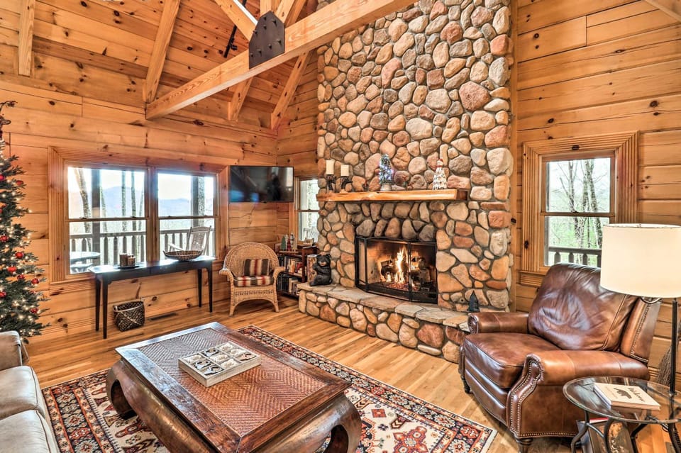 Private Sapphire Valley Resort Cabin w/ Mtn Views! Cabin in Tennessee