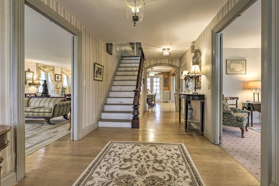 Elegant Norwich House w/ Billiards Room & Ballroom House in Norwich