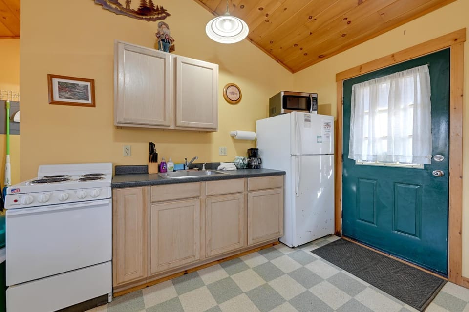 Pet-Friendly Smoky Mountain Cabin: Hunt & Fish! Cabin in Fontana Lake