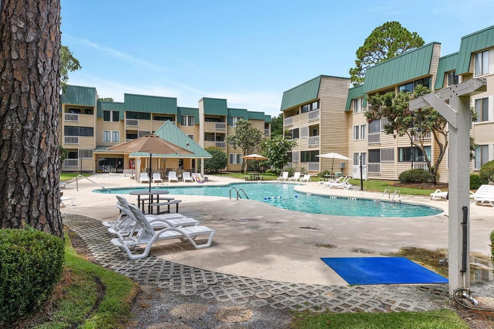 Pool Access & Balcony: Hilton Head Resort Condo House in Hilton Head Island