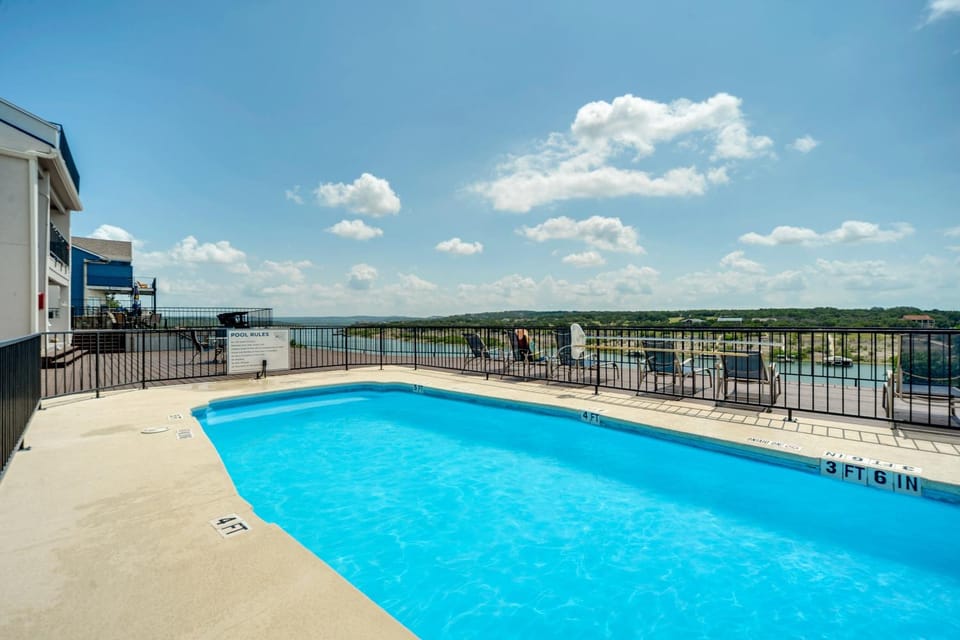 The South Shore of Lake Travis Spicewood Condo Apartment in Briarcliff