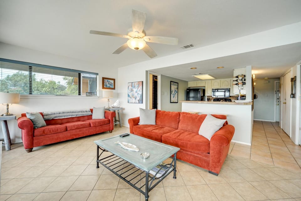 The South Shore of Lake Travis Spicewood Condo Apartment in Briarcliff