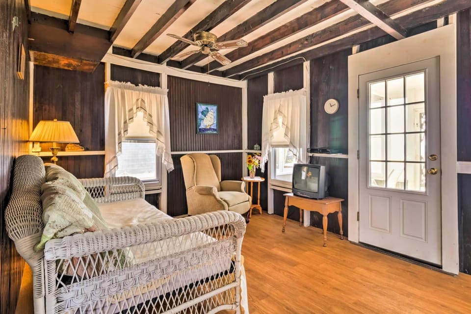 Beachfront Connecticut Retreat w/ Views! House in Milford
