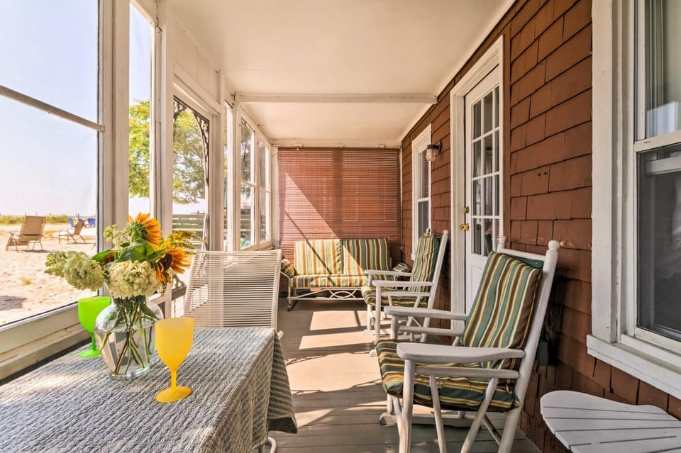 Beachfront Connecticut Retreat w/ Views! House in Milford