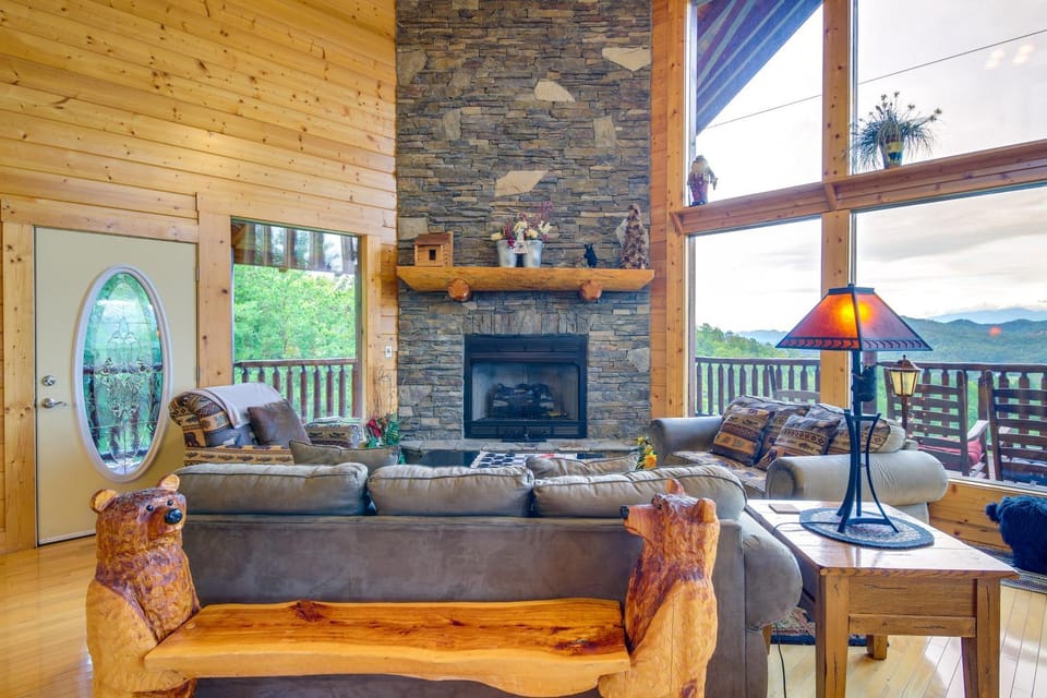 Heavenly Vista at Crown Point: Near Pigeon Forge! House in Sevier County