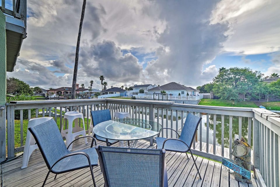 Breezy Corpus Christi Condo w/ Deck + Fishing Dock House in North Padre Island
