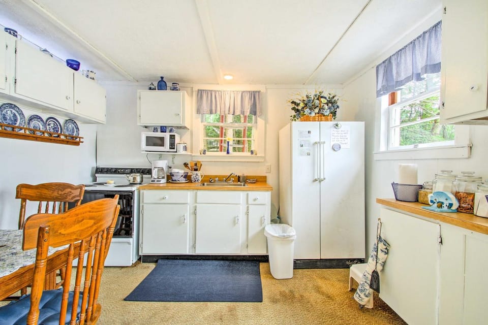 Hartford Cottage w/ Private Beach on Bear Pond! House in Maine