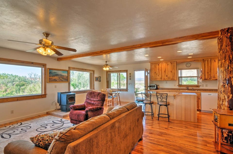 Cozy Henrieville Cabin: 18 Mi to Bryce Canyon NP! Cabin in Utah