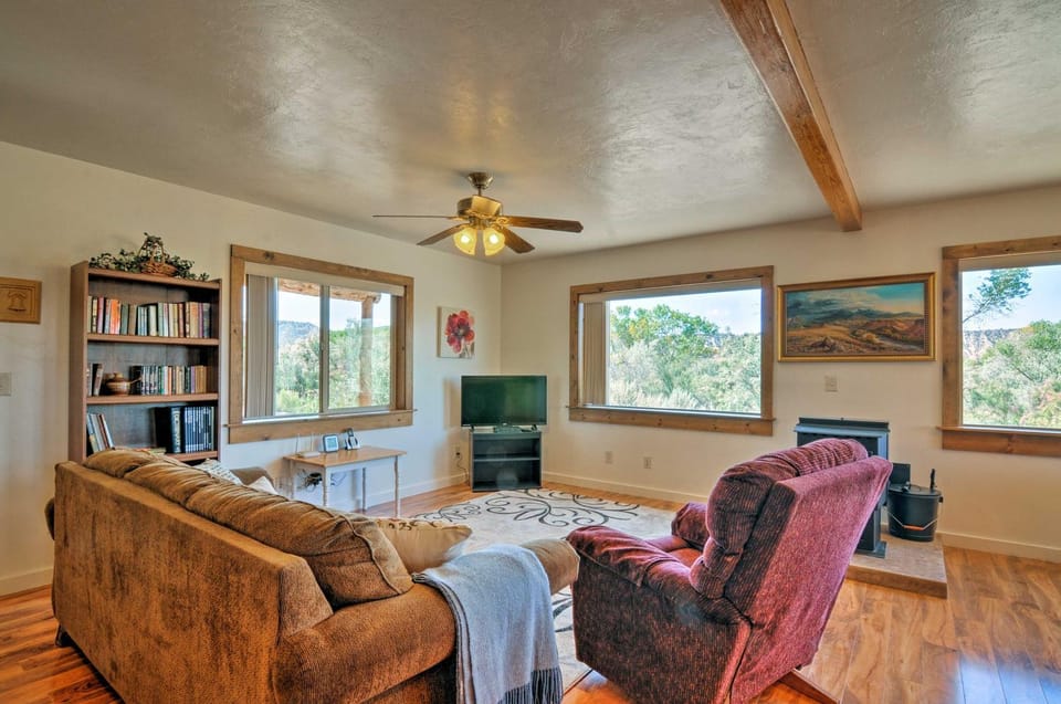 Cozy Henrieville Cabin: 18 Mi to Bryce Canyon NP! Cabin in Utah