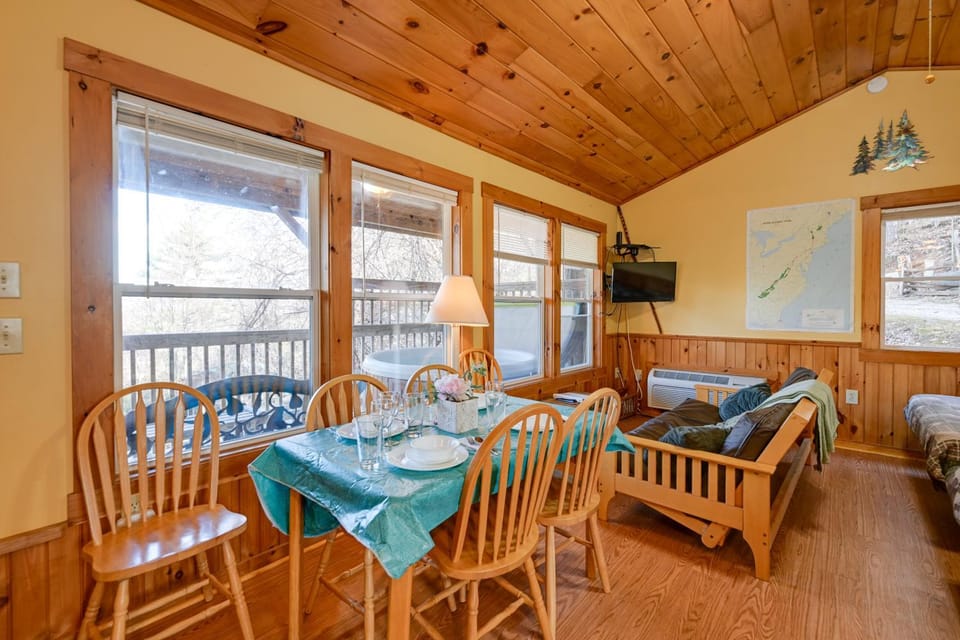 Gone Hiking Bryson City Cabin with Hot Tub and Grill Cabin in Fontana Lake